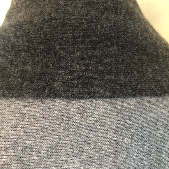 Chiaramente two tone Gray 66%Wool stretch knit modern cardigan/shawl Size Large - Picture 7 of 13